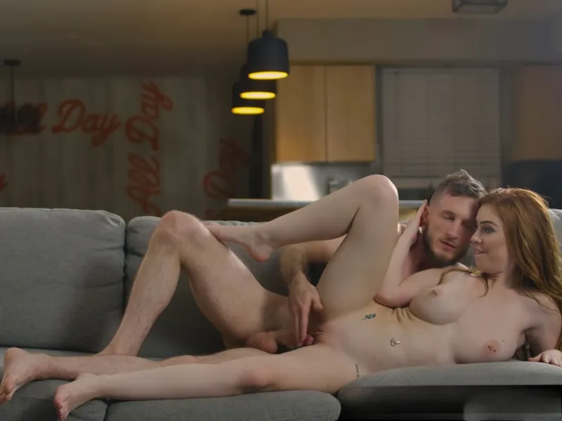 đang tăng ca mà em ghệ cứ dùng cô bé dụ tôi doggy cùng em